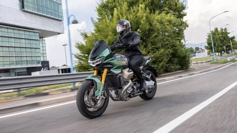 V 100 S MANDELLO Z AKCESORIAMI O WARTOŚCI 4000 ZŁ W CENIE MOTOCYKLA!